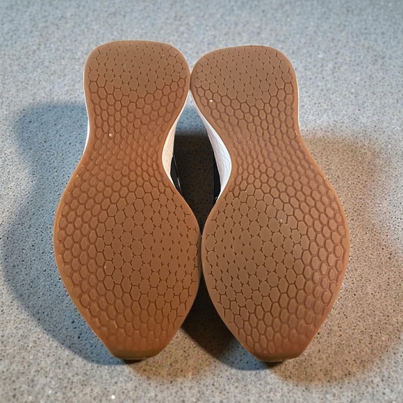 New Balance ROAV Black and Gray Athletic Shoes - Picture 7 of 10